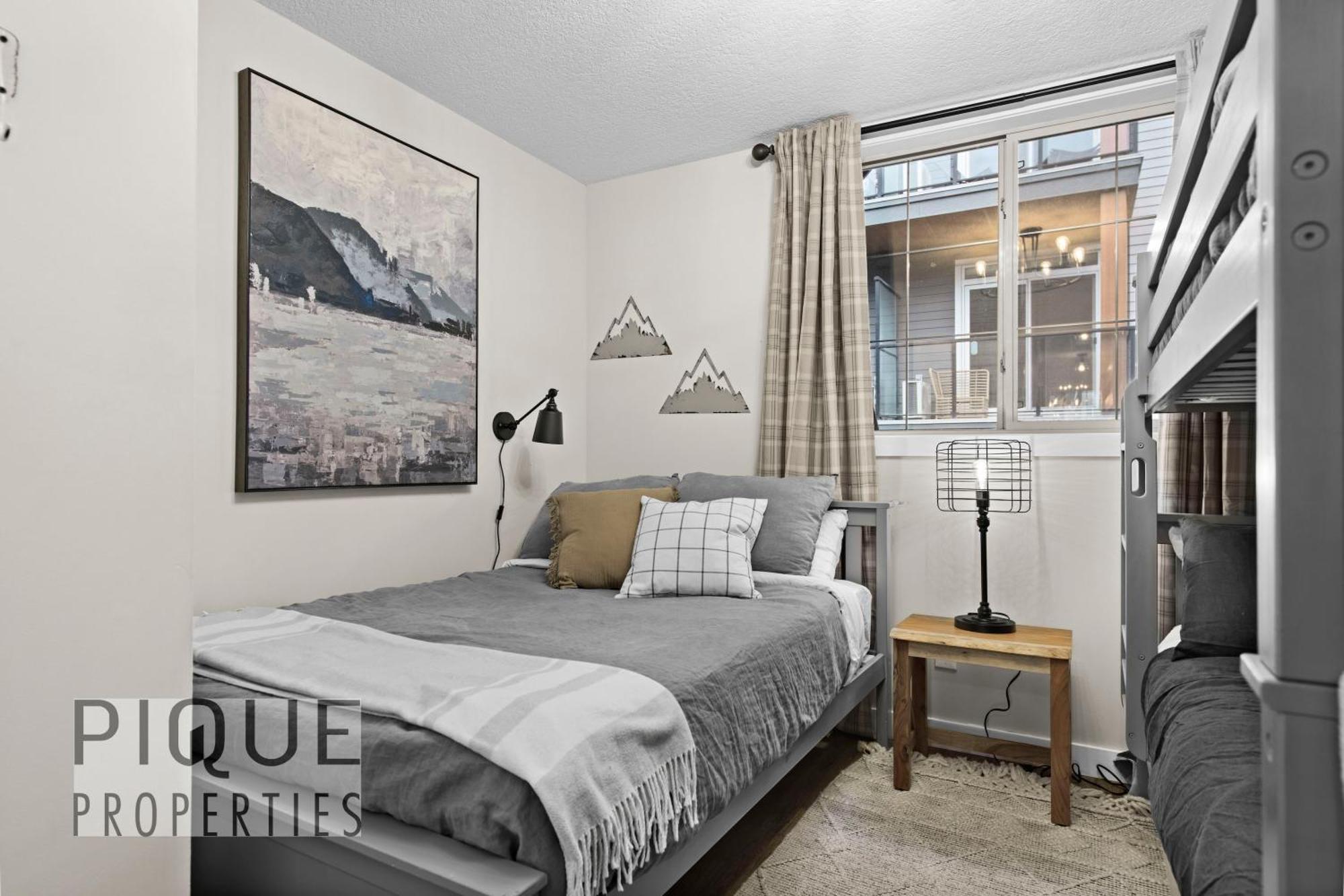 Mystic Mountain Chalet, Heated Outdoor Pool & Hot Tub, Free Parking, Fast Wifi! Канмор Экстерьер фото
