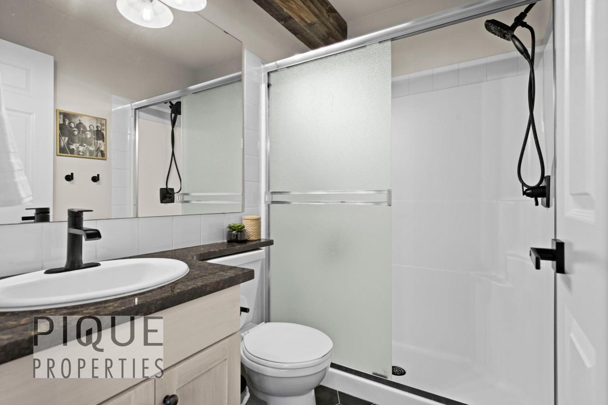 Mystic Mountain Chalet, Heated Outdoor Pool & Hot Tub, Free Parking, Fast Wifi! Канмор Экстерьер фото