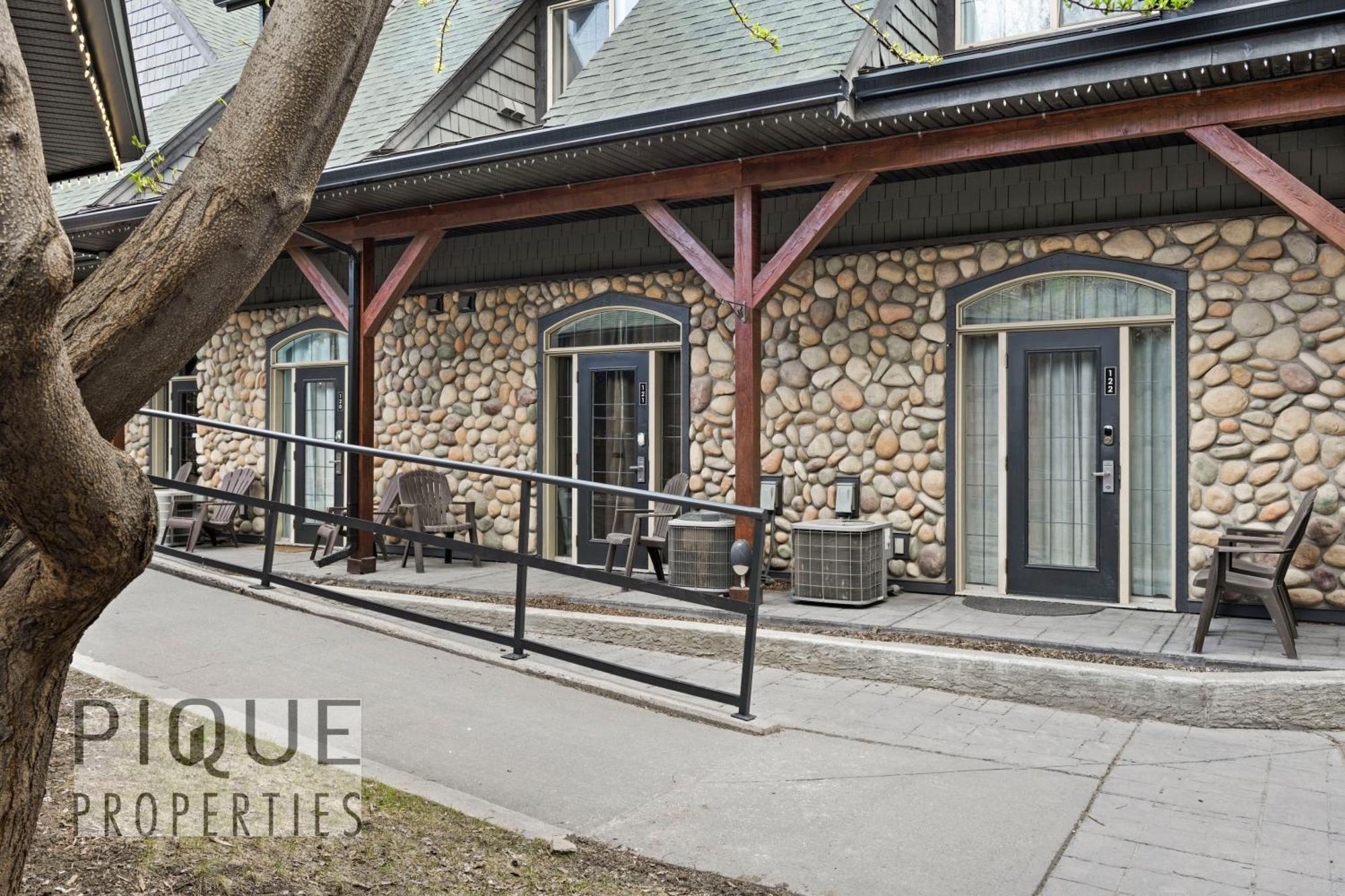 Mystic Mountain Chalet, Heated Outdoor Pool & Hot Tub, Free Parking, Fast Wifi! Канмор Экстерьер фото
