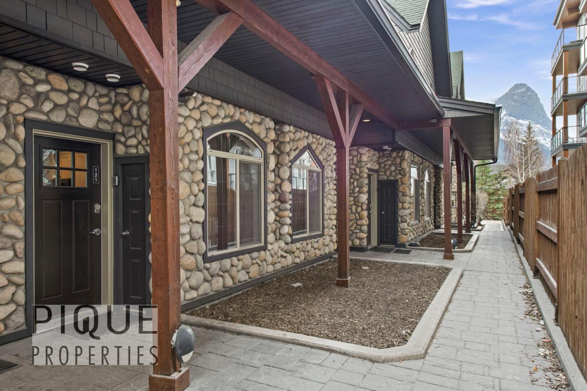 Mystic Mountain Chalet, Heated Outdoor Pool & Hot Tub, Free Parking, Fast Wifi! Канмор Экстерьер фото