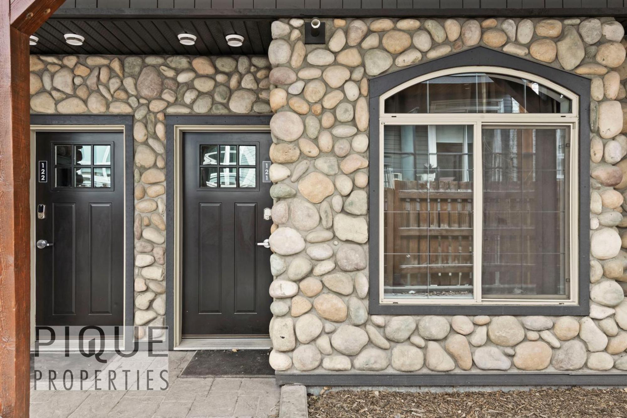 Mystic Mountain Chalet, Heated Outdoor Pool & Hot Tub, Free Parking, Fast Wifi! Канмор Экстерьер фото